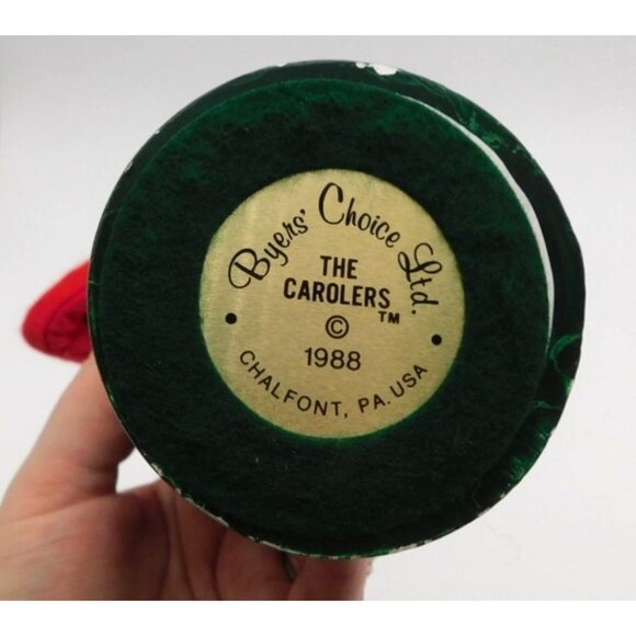 Vintage Byers Choice Carolers Boy with Sheet Music 1988 Red Jacket Plaid Scarf - Picture 6 of 7